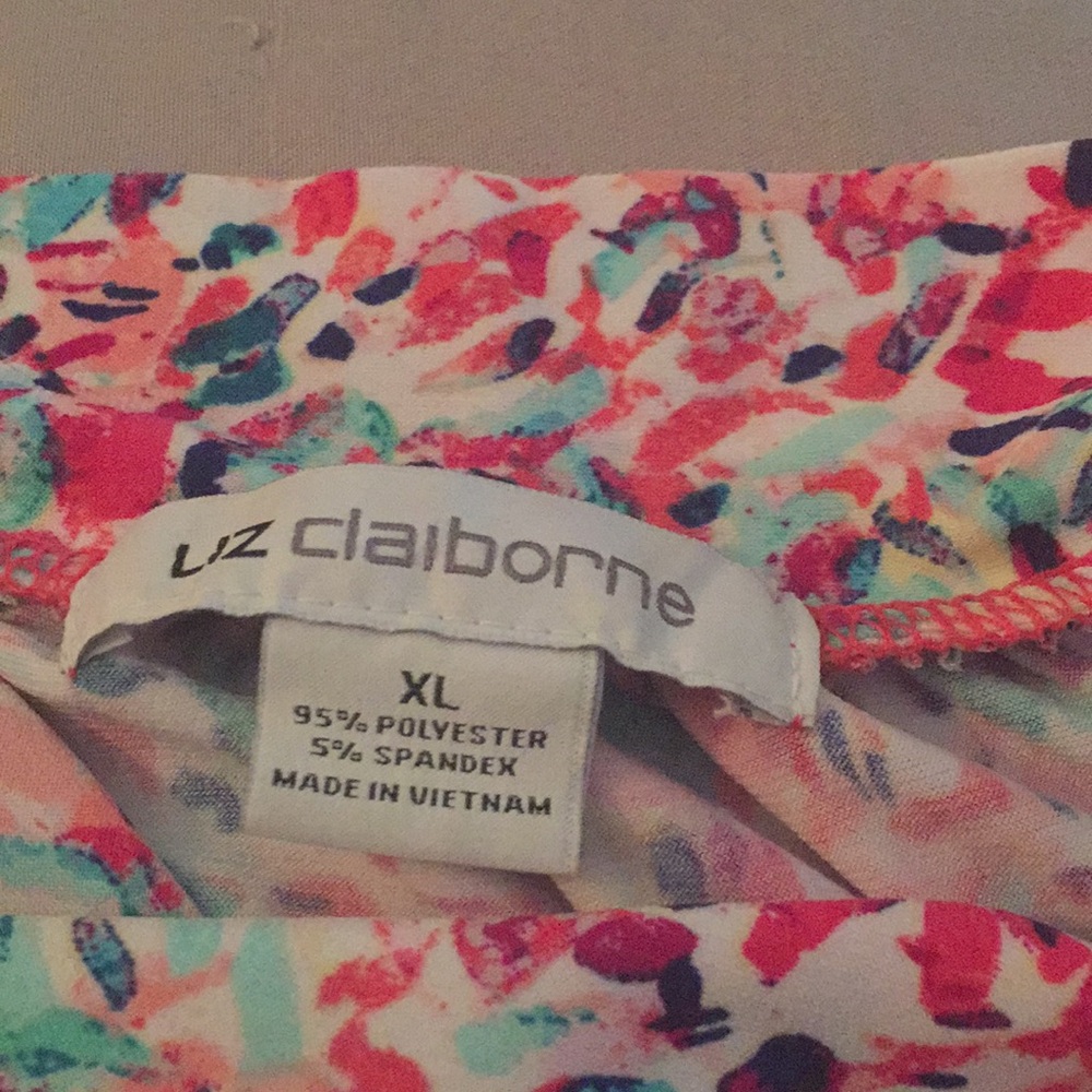 Colorful blouse . - Picture 2 of 2